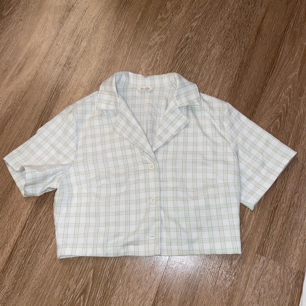 Brandy Melville Button down plaid top